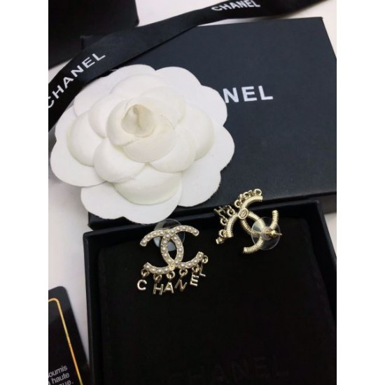 毎シーズン存在感のある 2024SS イヤリング CHANEL シャネル 毎シーズン存在感のある 2024SS イヤリング CHANEL シャネル