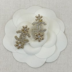 この春夏注目のトップス 2024SS イヤリング CHANEL シャネル