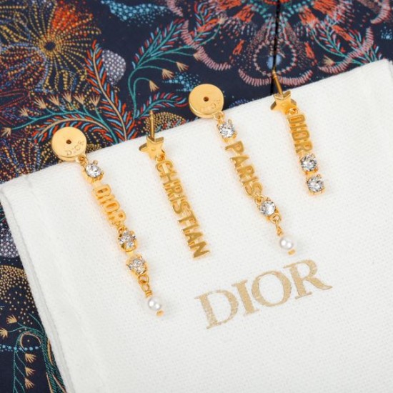魅力的な価格でセール 2024SS イヤリング DIOR ディオール 魅力的な価格でセール 2024SS イヤリング DIOR ディオール