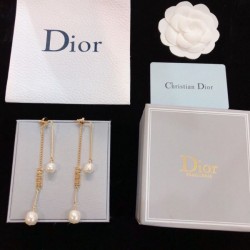 視線を集める今春新作 2024SS イヤリング DIOR ディオール
