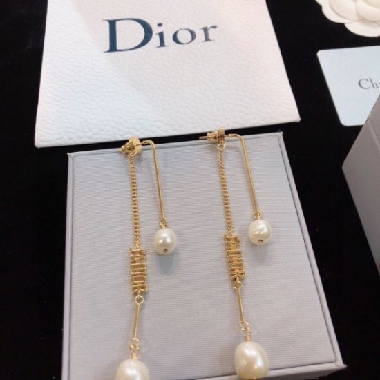 視線を集める今春新作 2024SS イヤリング DIOR ディオール 視線を集める今春新作 2024SS イヤリング DIOR ディオール