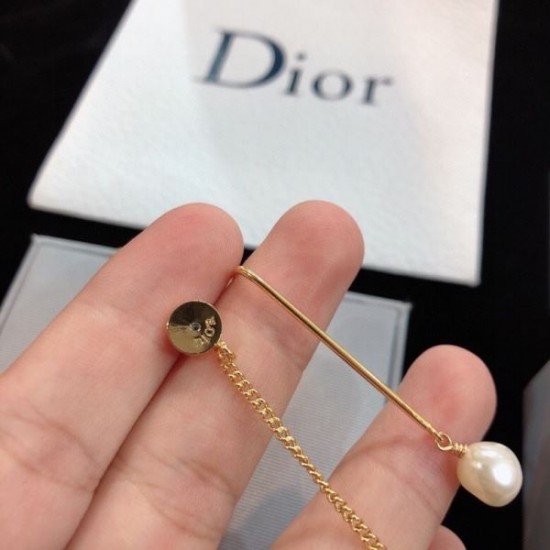 視線を集める今春新作 2024SS イヤリング DIOR ディオール 視線を集める今春新作 2024SS イヤリング DIOR ディオール