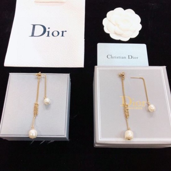 視線を集める今春新作 2024SS イヤリング DIOR ディオール 視線を集める今春新作 2024SS イヤリング DIOR ディオール