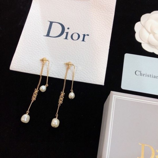 視線を集める今春新作 2024SS イヤリング DIOR ディオール 視線を集める今春新作 2024SS イヤリング DIOR ディオール