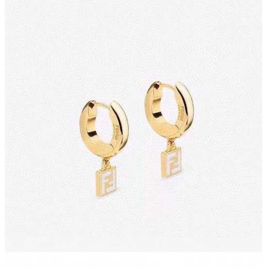 品薄状態になる春季新作 2024SS イヤリング FENDI フェンデイ 品薄状態になる春季新作 2024SS イヤリング FENDI フェンデイ