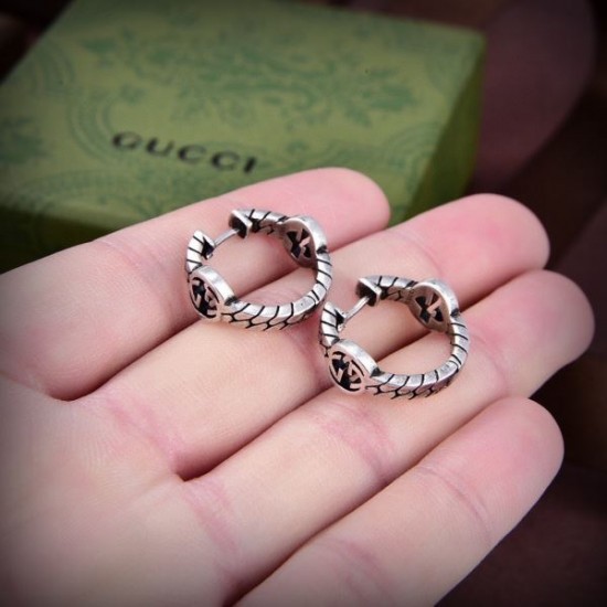 都会的な印象のスタイル 2024SS イヤリング GUCCI グッチ 都会的な印象のスタイル 2024SS イヤリング GUCCI グッチ