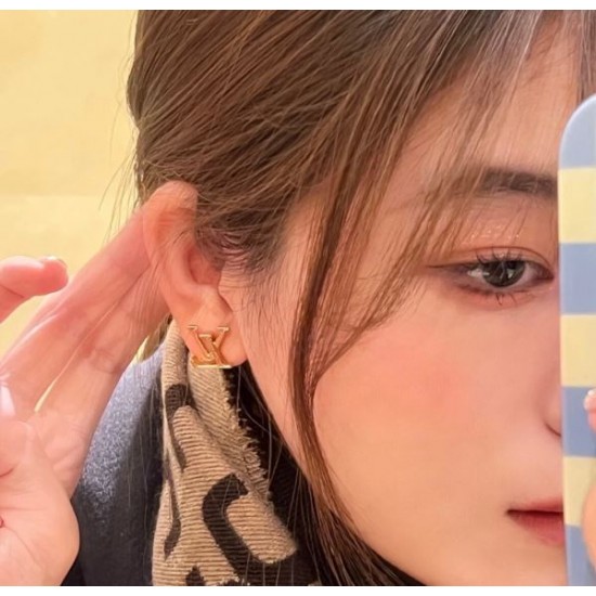 魅力的な美品 2024SS イヤリング LOUIS VUITTON ルイヴィトン 魅力的な美品 2024SS イヤリング LOUIS VUITTON ルイヴィトン