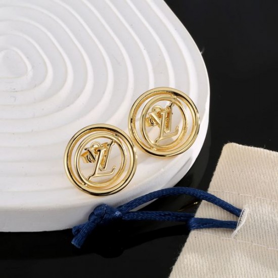 春のトレンド 2024SS イヤリング LOUIS VUITTON ルイヴィトン 春のトレンド 2024SS イヤリング LOUIS VUITTON ルイヴィトン