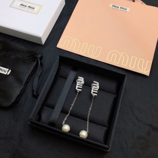 春色先取り 2024SS イヤリング MIU MIU ミュウミュウ