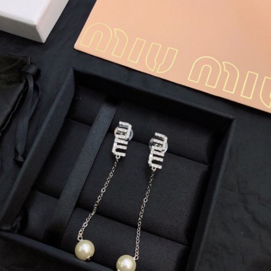 春色先取り 2024SS イヤリング MIU MIU ミュウミュウ