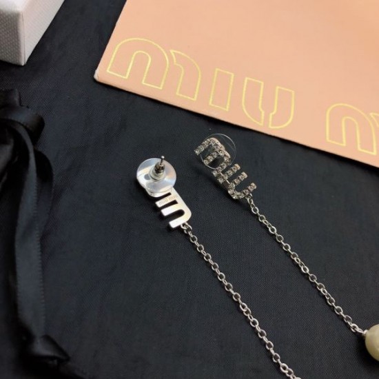 春色先取り 2024SS イヤリング MIU MIU ミュウミュウ