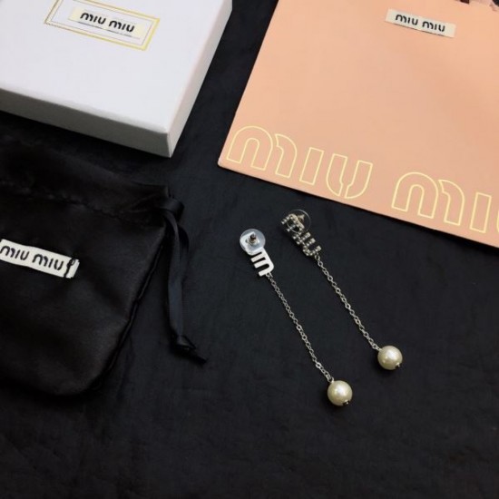 春色先取り 2024SS イヤリング MIU MIU ミュウミュウ