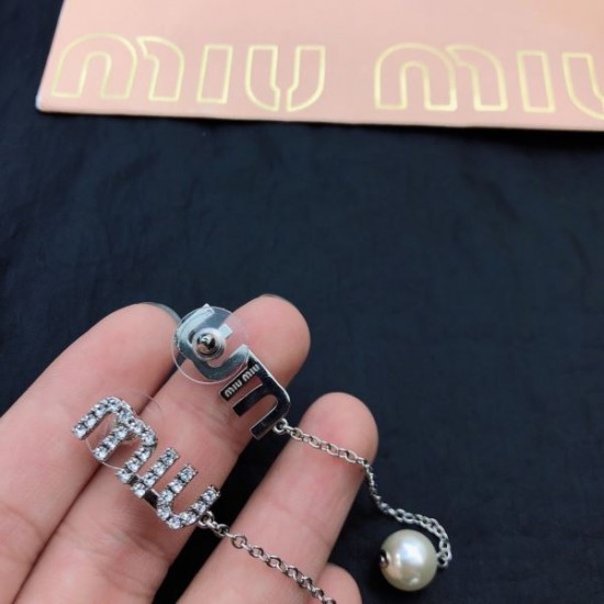 春色先取り 2024SS イヤリング MIU MIU ミュウミュウ