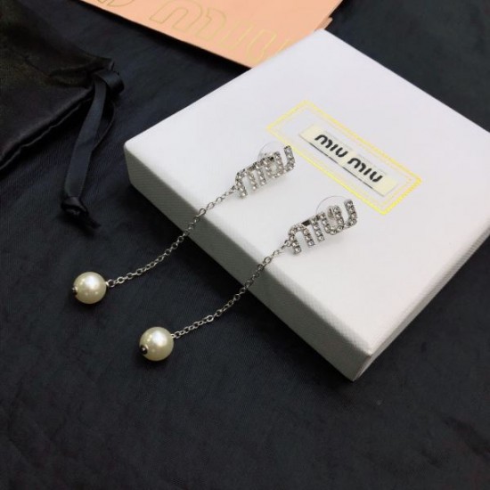 春色先取り 2024SS イヤリング MIU MIU ミュウミュウ