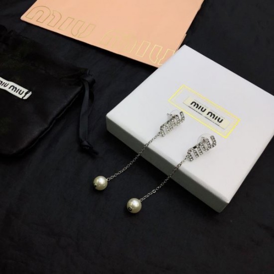 春色先取り 2024SS イヤリング MIU MIU ミュウミュウ