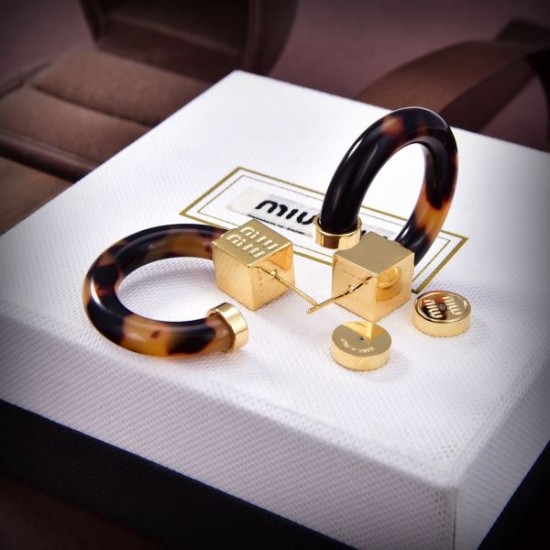 最新作入荷 2024SS イヤリング MIU MIU ミュウミュウ