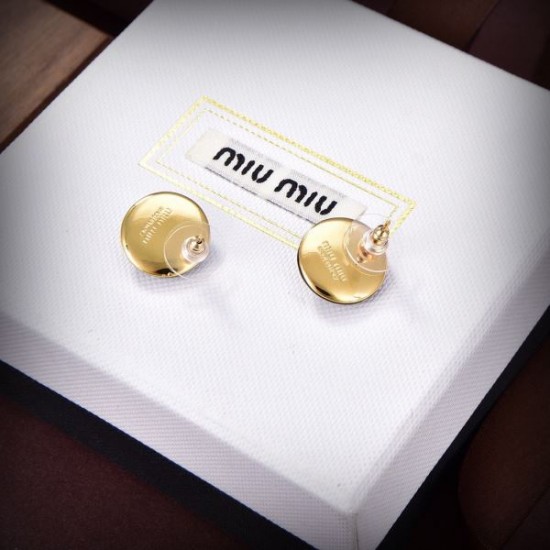 魅力を持つ 2024SS イヤリング MIU MIU ミュウミュウ