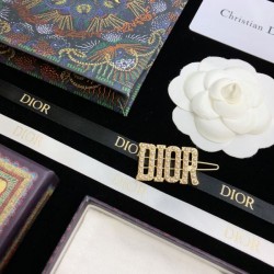 最新のトレンドを感じされる 2024SS 髪飾り DIOR ディオール