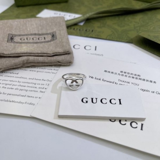 きれいめな印象で着こなし 2024SS リング GUCCI グッチ きれいめな印象で着こなし 2024SS リング GUCCI グッチ