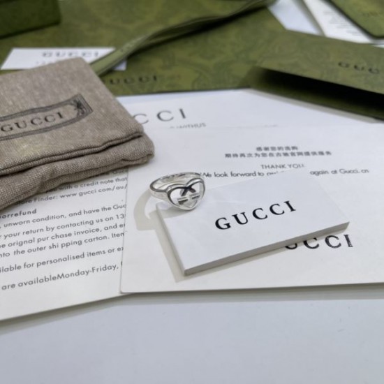 きれいめな印象で着こなし 2024SS リング GUCCI グッチ きれいめな印象で着こなし 2024SS リング GUCCI グッチ