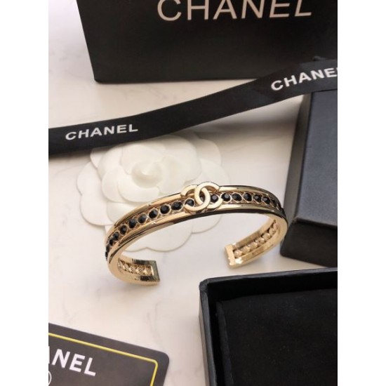 雑誌も街も人気アイテム 2024SS ブレスレット CHANEL シャネル 雑誌も街も人気アイテム 2024SS ブレスレット CHANEL シャネル