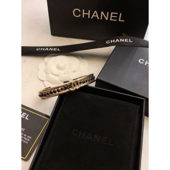 雑誌も街も人気アイテム 2024SS ブレスレット CHANEL シャネル 雑誌も街も人気アイテム 2024SS ブレスレット CHANEL シャネル
