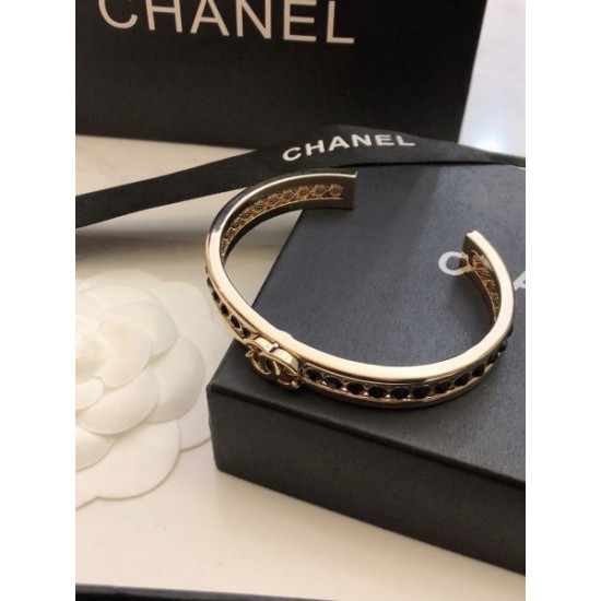 雑誌も街も人気アイテム 2024SS ブレスレット CHANEL シャネル 雑誌も街も人気アイテム 2024SS ブレスレット CHANEL シャネル