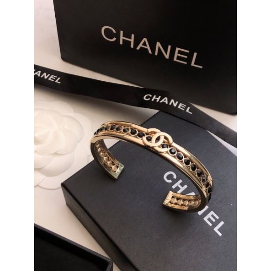 雑誌も街も人気アイテム 2024SS ブレスレット CHANEL シャネル 雑誌も街も人気アイテム 2024SS ブレスレット CHANEL シャネル