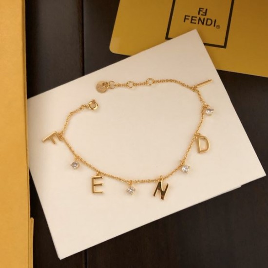 インパクト抜群のデザイン 2024SS ブレスレット FENDI フェンデイ インパクト抜群のデザイン 2024SS ブレスレット FENDI フェンデイ