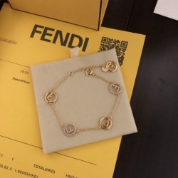 春夏のコレクションで新作 2024SS ブレスレット FENDI フェンデイ