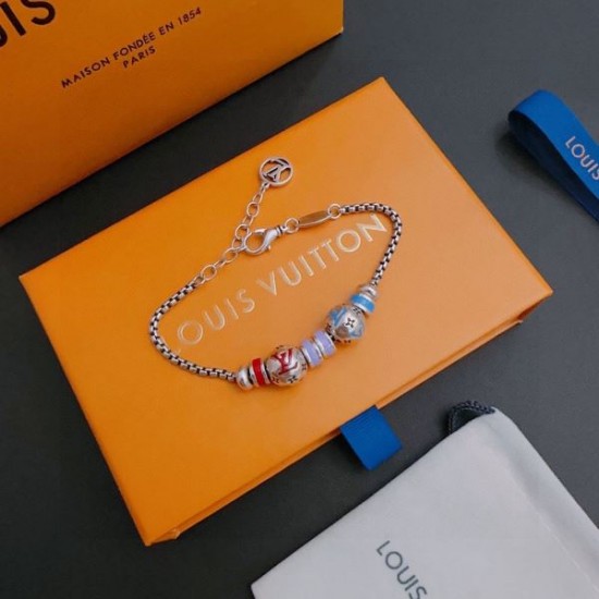 新作売切れ続出 2024SS ブレスレット LOUIS VUITTON ルイヴィトン 新作売切れ続出 2024SS ブレスレット LOUIS VUITTON ルイヴィトン