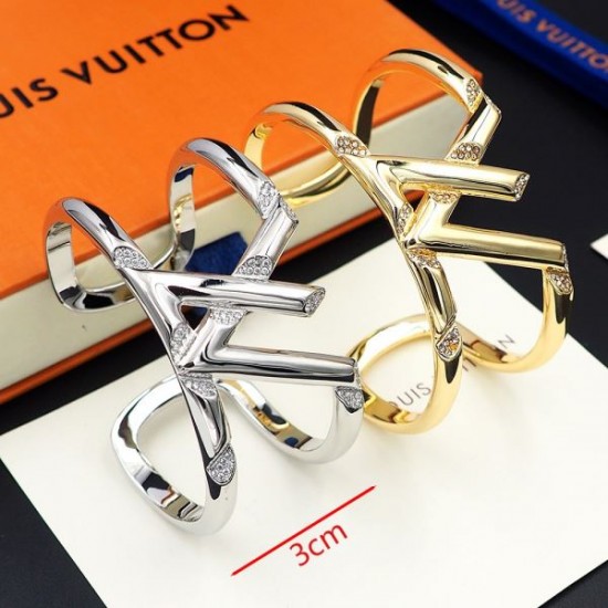 トレンド感抜群 2024SS ブレスレット LOUIS VUITTON ルイヴィトン トレンド感抜群 2024SS ブレスレット LOUIS VUITTON ルイヴィトン