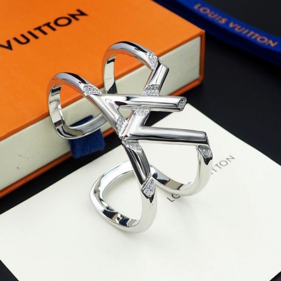 トレンド感抜群 2024SS ブレスレット LOUIS VUITTON ルイヴィトン トレンド感抜群 2024SS ブレスレット LOUIS VUITTON ルイヴィトン