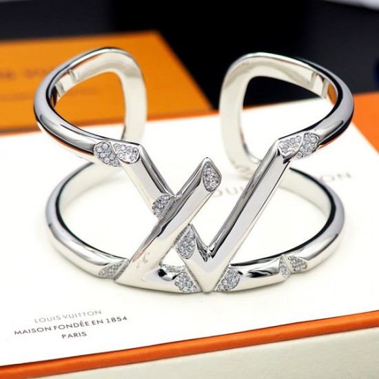 トレンド感抜群 2024SS ブレスレット LOUIS VUITTON ルイヴィトン トレンド感抜群 2024SS ブレスレット LOUIS VUITTON ルイヴィトン