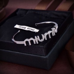 長時間持続可能 2024SS ブレスレット MIU MIU ミュウミュウ 