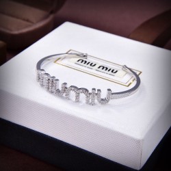 長時間持続可能 2024SS ブレスレット MIU MIU ミュウミュウ 