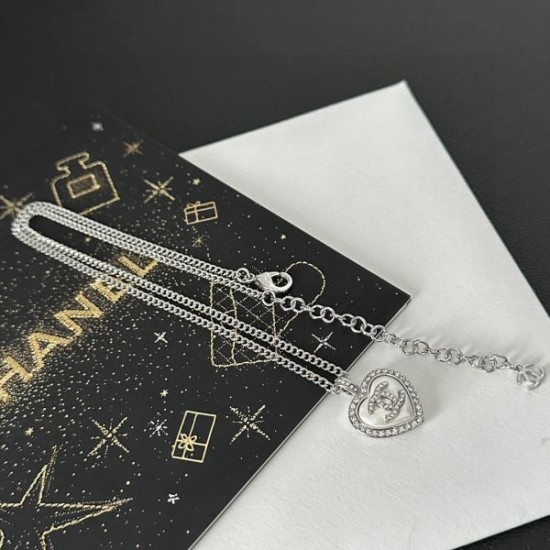 この春は目を引くスタイル 2024SS ネックレス CHANEL シャネル この春は目を引くスタイル 2024SS ネックレス CHANEL シャネル