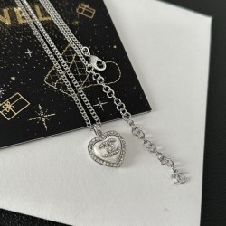 この春は目を引くスタイル 2024SS ネックレス CHANEL シャネル 