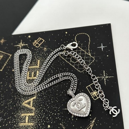 この春は目を引くスタイル 2024SS ネックレス CHANEL シャネル この春は目を引くスタイル 2024SS ネックレス CHANEL シャネル