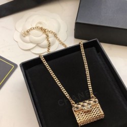 季節の変わり目に活躍する 2024SS ネックレス CHANEL シャネル 