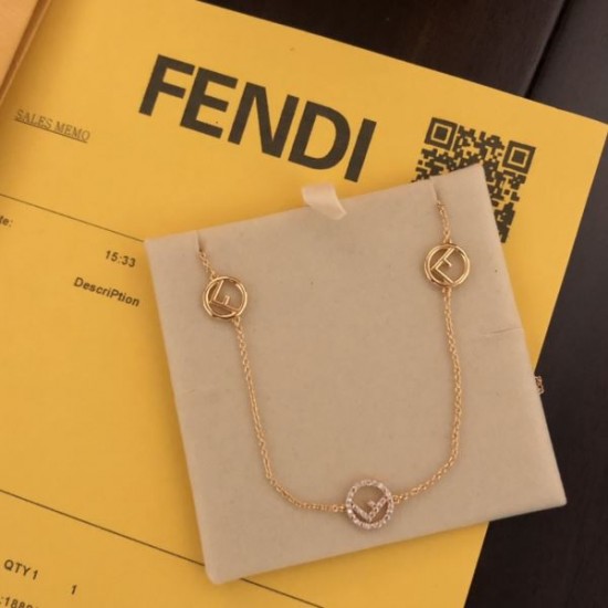人気のオシャレものから 2024SS ネックレス FENDI フェンデイ 人気のオシャレものから 2024SS ネックレス FENDI フェンデイ