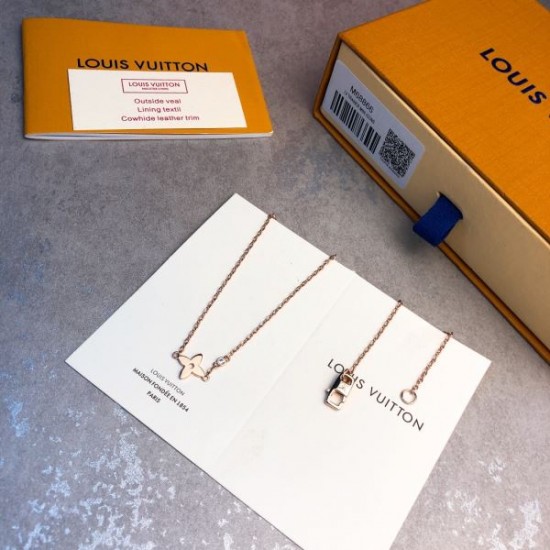 ロゴが素敵 2024SS ネックレス LOUIS VUITTON ルイヴィトン ロゴが素敵 2024SS ネックレス LOUIS VUITTON ルイヴィトン
