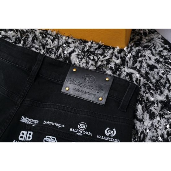 2024SS リラックスした雰囲気に BALENCIAGA バレンシアガ ジーパン