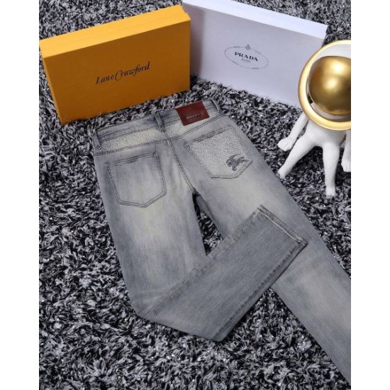 2024SS 足下注目してくれる BURBERRY バーバリー ジーパン 2024SS 足下注目してくれる BURBERRY バーバリー ジーパン