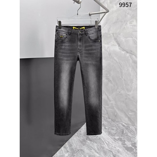 2024SS 今やセレブ御用達で大人気の FENDI フェンデイ ジーパン 2024SS 今やセレブ御用達で大人気の FENDI フェンデイ ジーパン