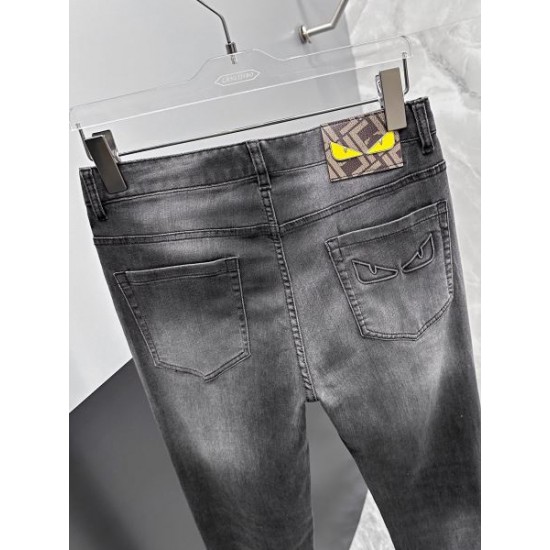 2024SS 今やセレブ御用達で大人気の FENDI フェンデイ ジーパン 2024SS 今やセレブ御用達で大人気の FENDI フェンデイ ジーパン