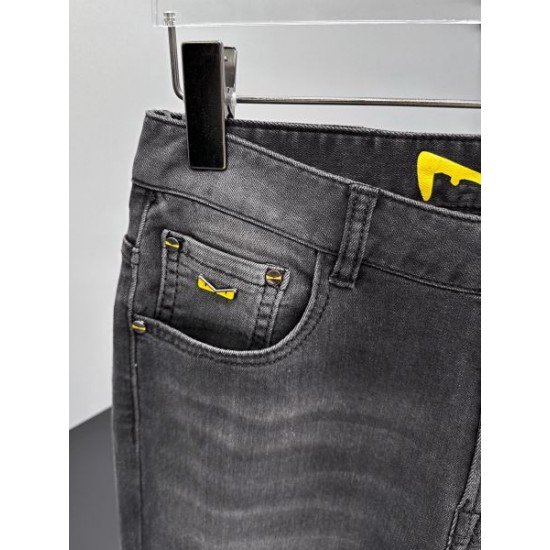 2024SS 今やセレブ御用達で大人気の FENDI フェンデイ ジーパン 2024SS 今やセレブ御用達で大人気の FENDI フェンデイ ジーパン