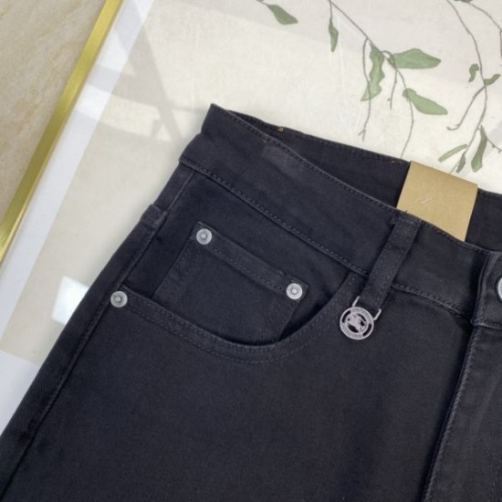 2024SS 今年の春夏コーデに活躍する GUCCI グッチ ジーパン 2024SS 今年の春夏コーデに活躍する GUCCI グッチ ジーパン