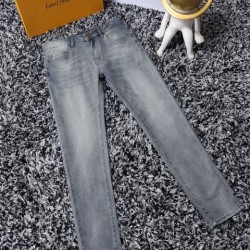 2024SS 夏コーデの主役級 LOUIS VUITTON ルイヴィトン ジーパン