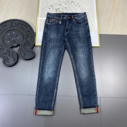 2024SS 春夏のコレクションで新作 PRADA プラダ ジーパン